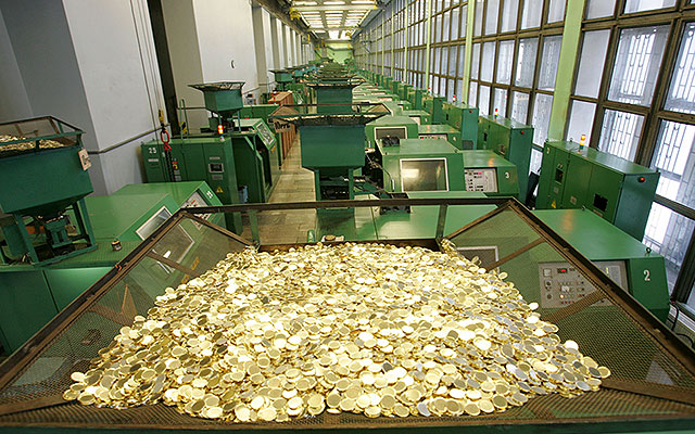 Гознак летом начнет выпуск золотых монет по 1,75 кг