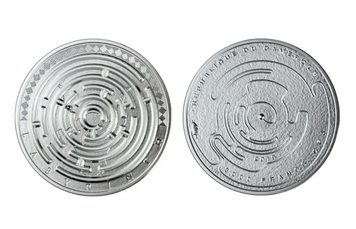 Уникальная коллекционная монета из серебра, посвященная двум лабиринтам
