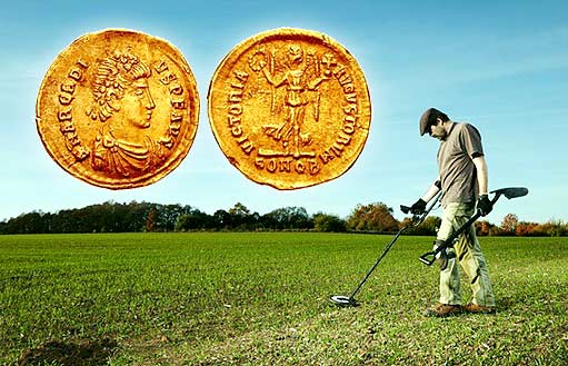 Британец нашел десять золотых монет времен правления династии Меровингов.