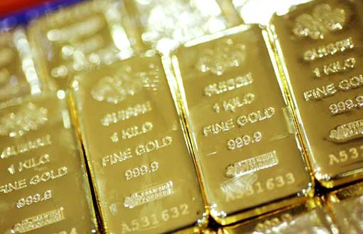 золото растет на фоне спада