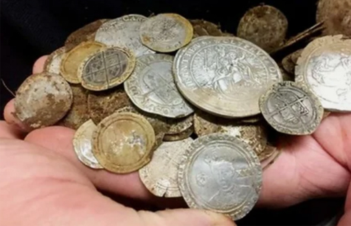 на севере Ирландии найден крупный клад монет средневековья