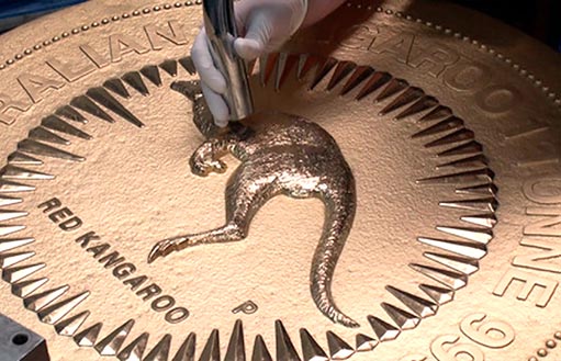 крупнейшая монета мира с Австралийским кенгуру
