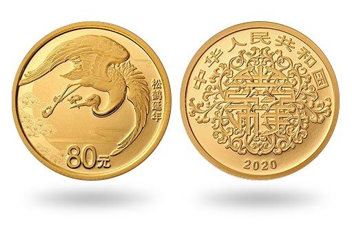 символы счастья Сосна и Журавль изображены на золотой монете Китая