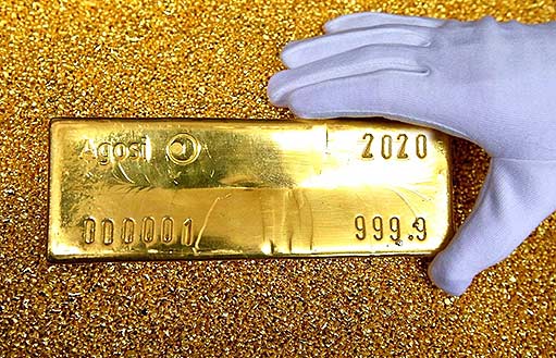 'россияне лихорадочно скупали золотые монеты и слитки в марте и апреле