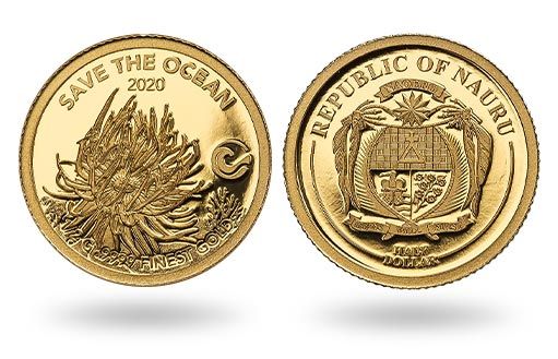 подводная актиния на золотой монете Науру