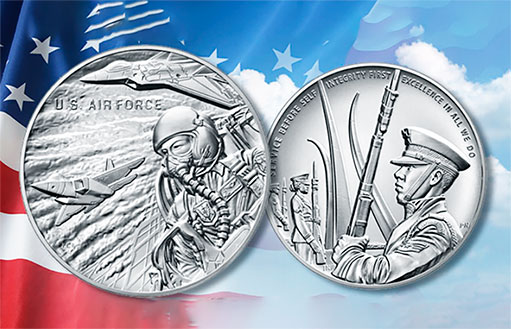 летчик-истребитель и самолеты F-22 на серебряной монете