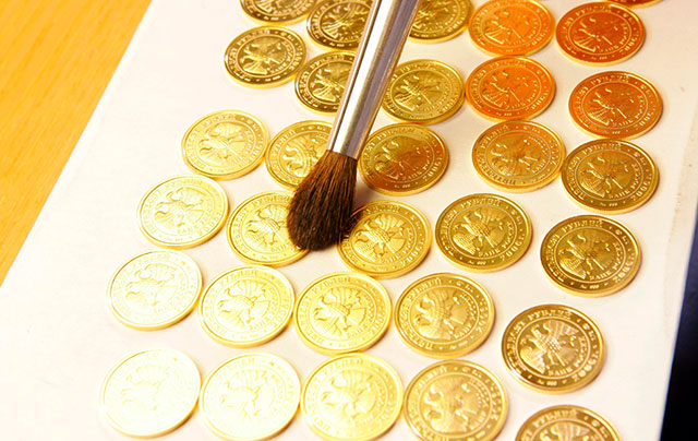 Выпуск 10 монет из золота весом 1,75 кг